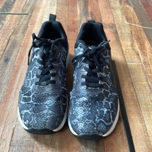 Nike women’s Air Max Siren snake print sneaker ⭐️